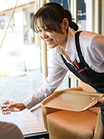 カフェ・店舗開発部　大森朋子